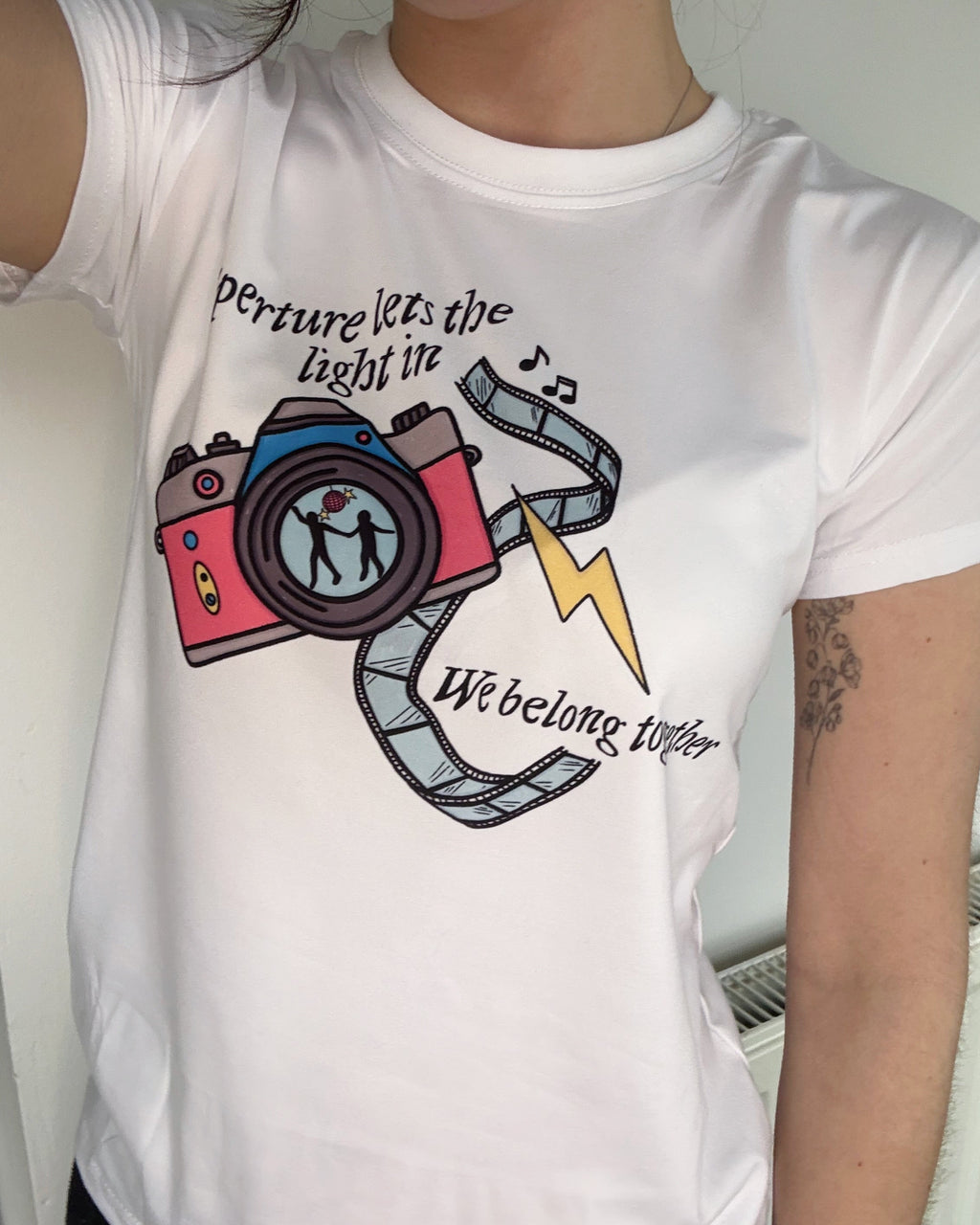 Aperture graphic tee